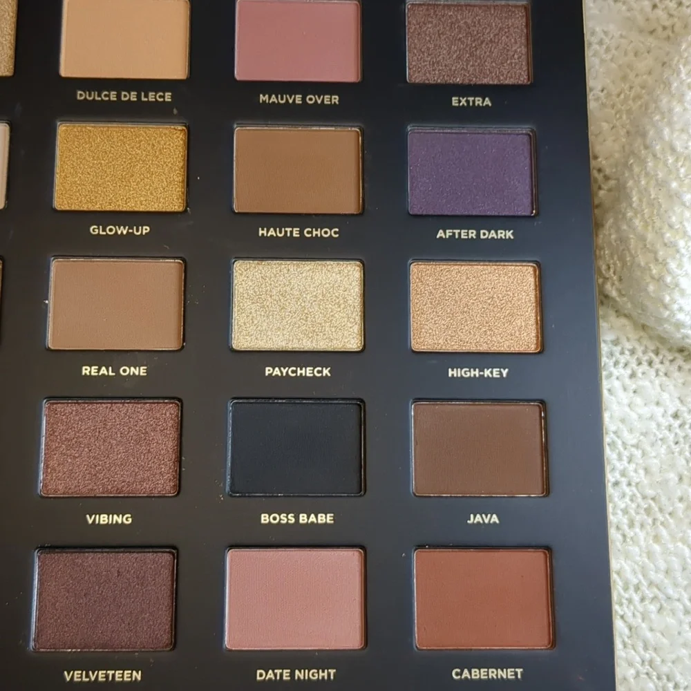 ICONIC London BOOMING & GLEAMING Eyeshadow Palette, 20 x5g/0.05oz